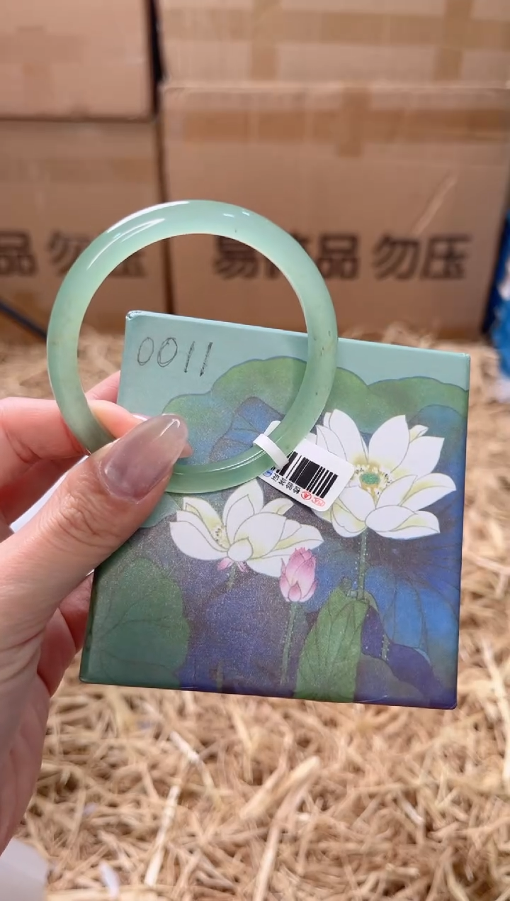 未镶嵌手镯石英质玉D-0418