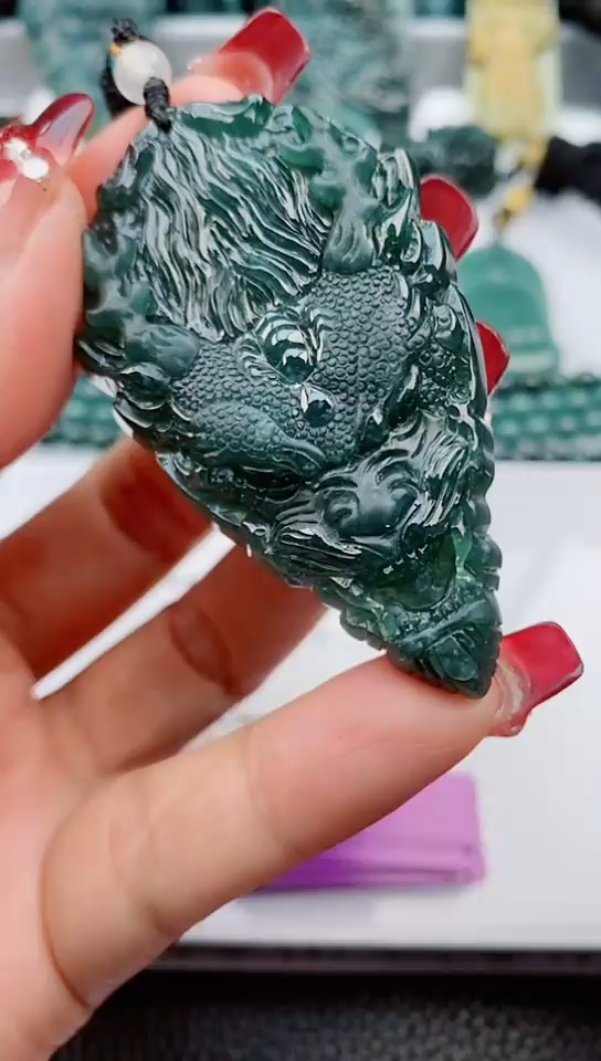 【闪购商品】翡翠颈饰未镶嵌             