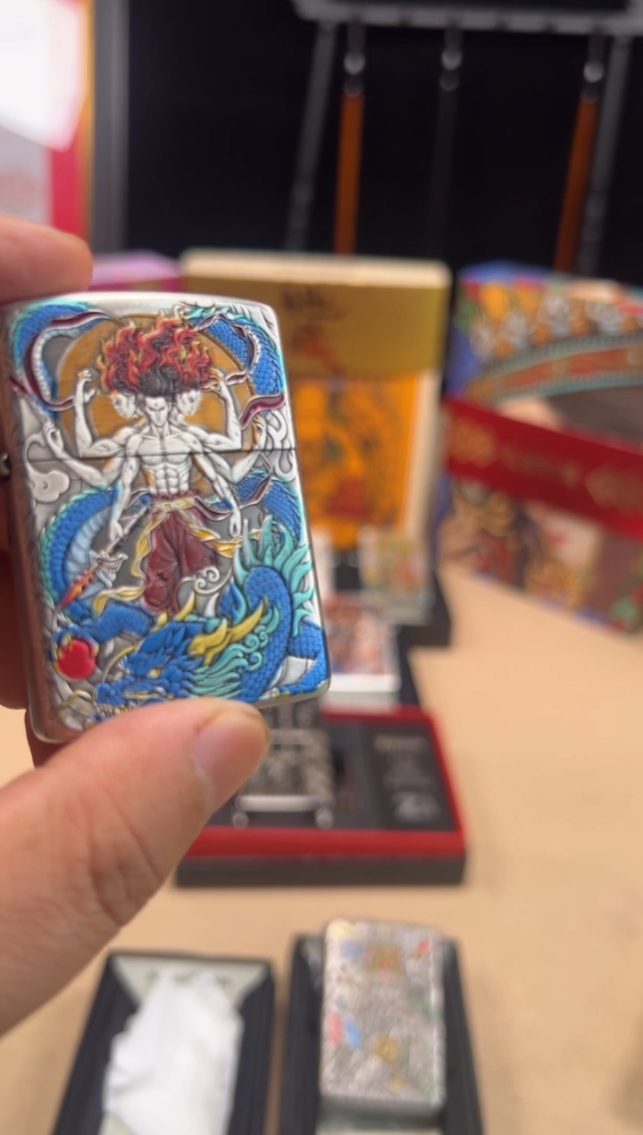 zippo162-哪吒-与天争命-3D熏银鎏金珐琅彩