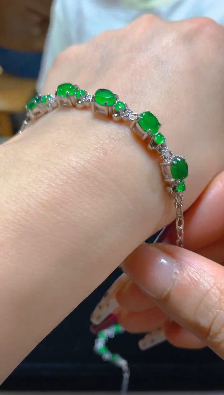 未镶嵌手链翡翠多样性发一