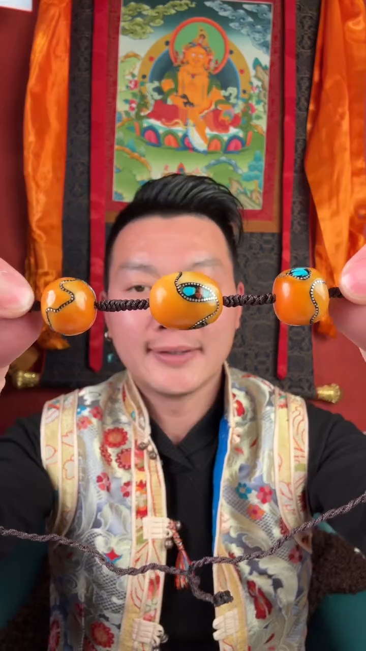 无非金属黄色挂件
