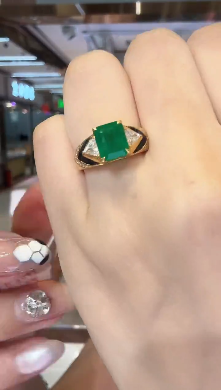 18K金镶嵌戒指祖母绿2.00ct