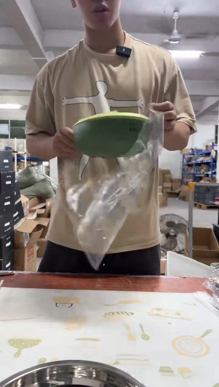 直播间秒杀清仓微瑕产品，可能当过样品拍照