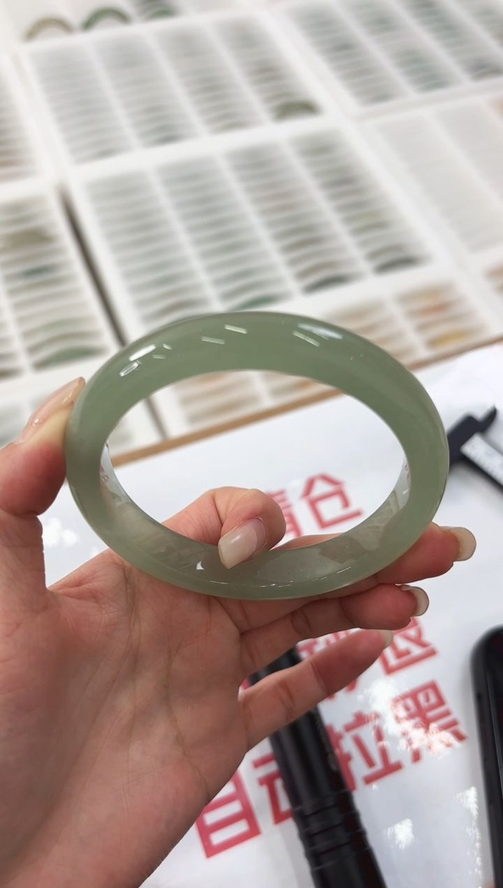 未镶嵌手镯石英质玉74-62D