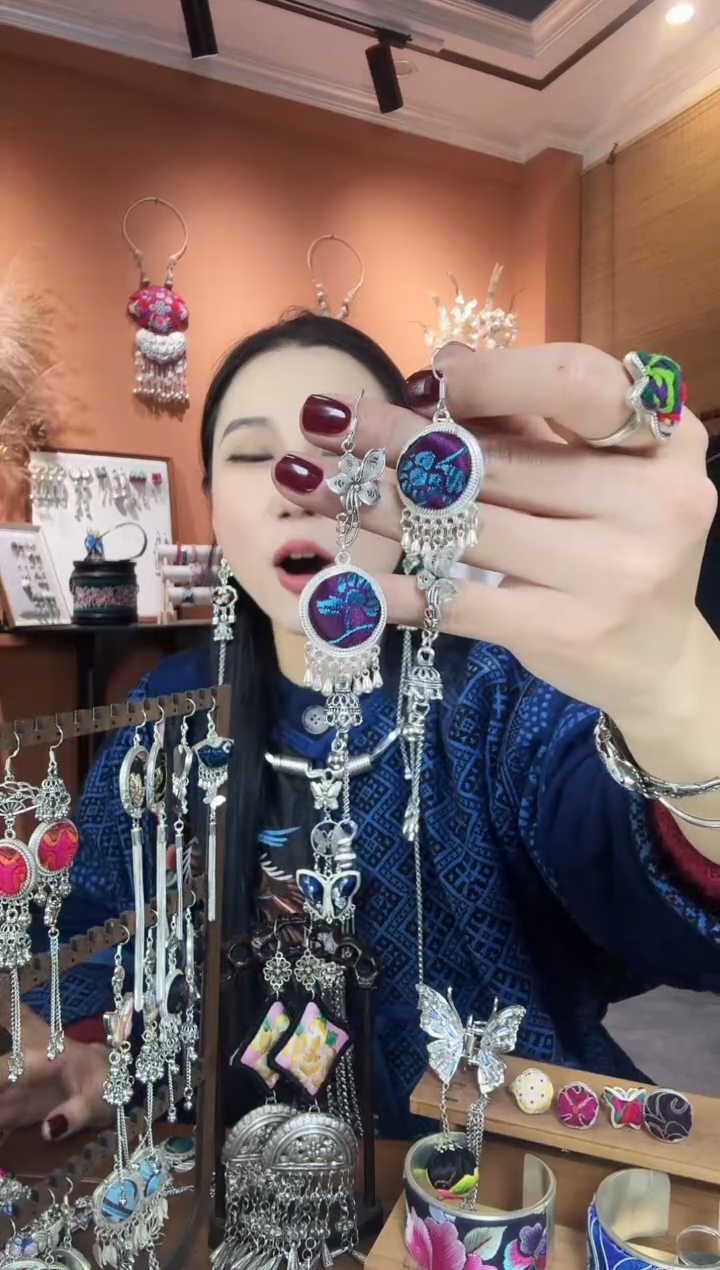 【闪购商品】刺绣纯手工民族风耳环