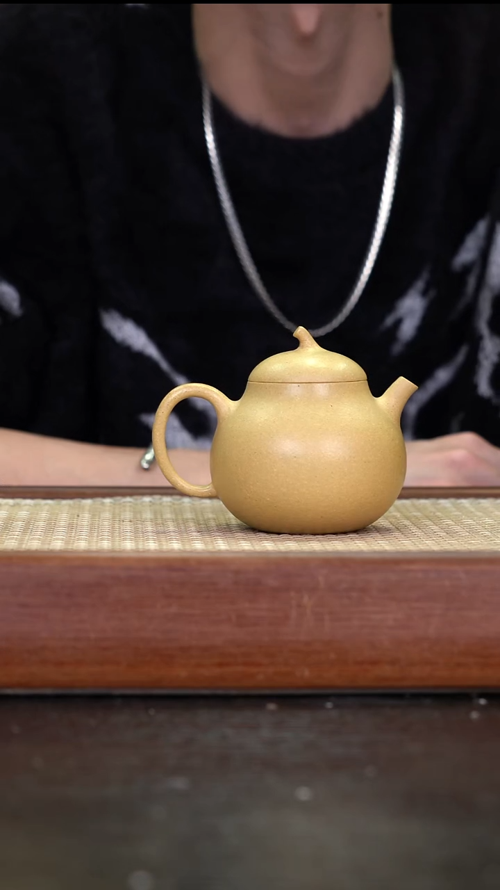 茶壶紫砂      XJ     本山绿泥  茄瓜   150cc