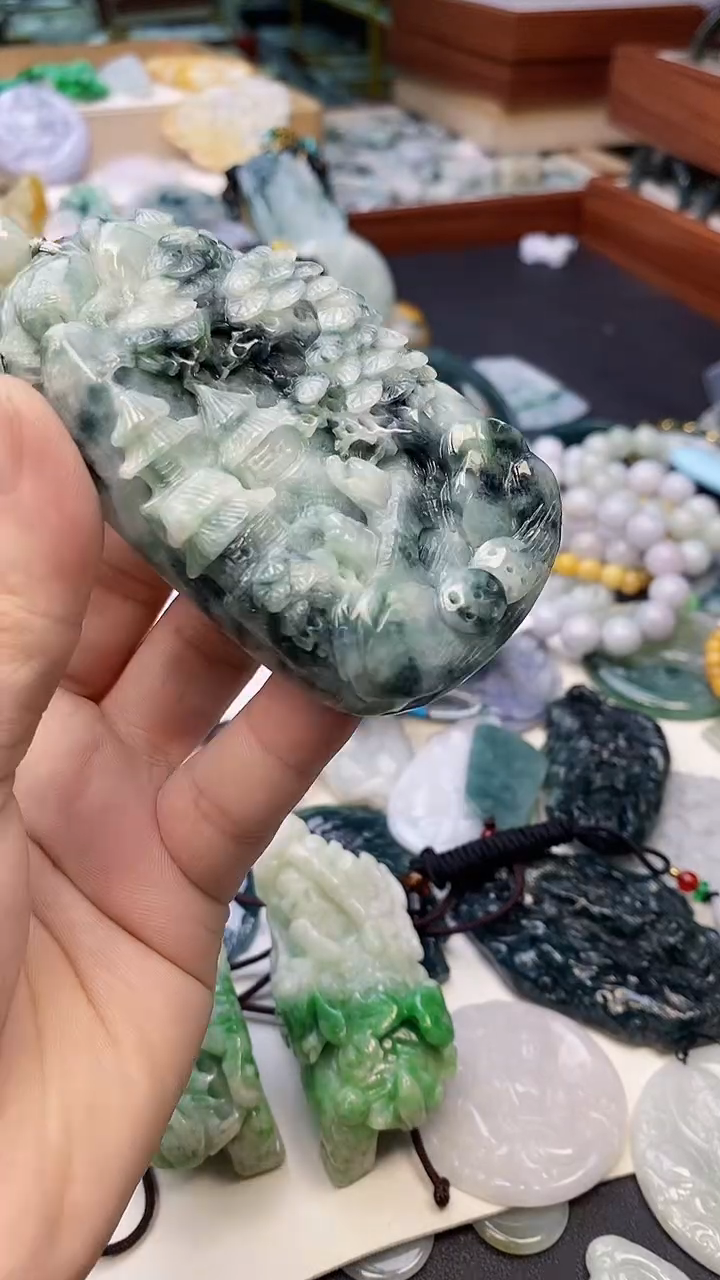 颈饰未镶嵌翡翠1