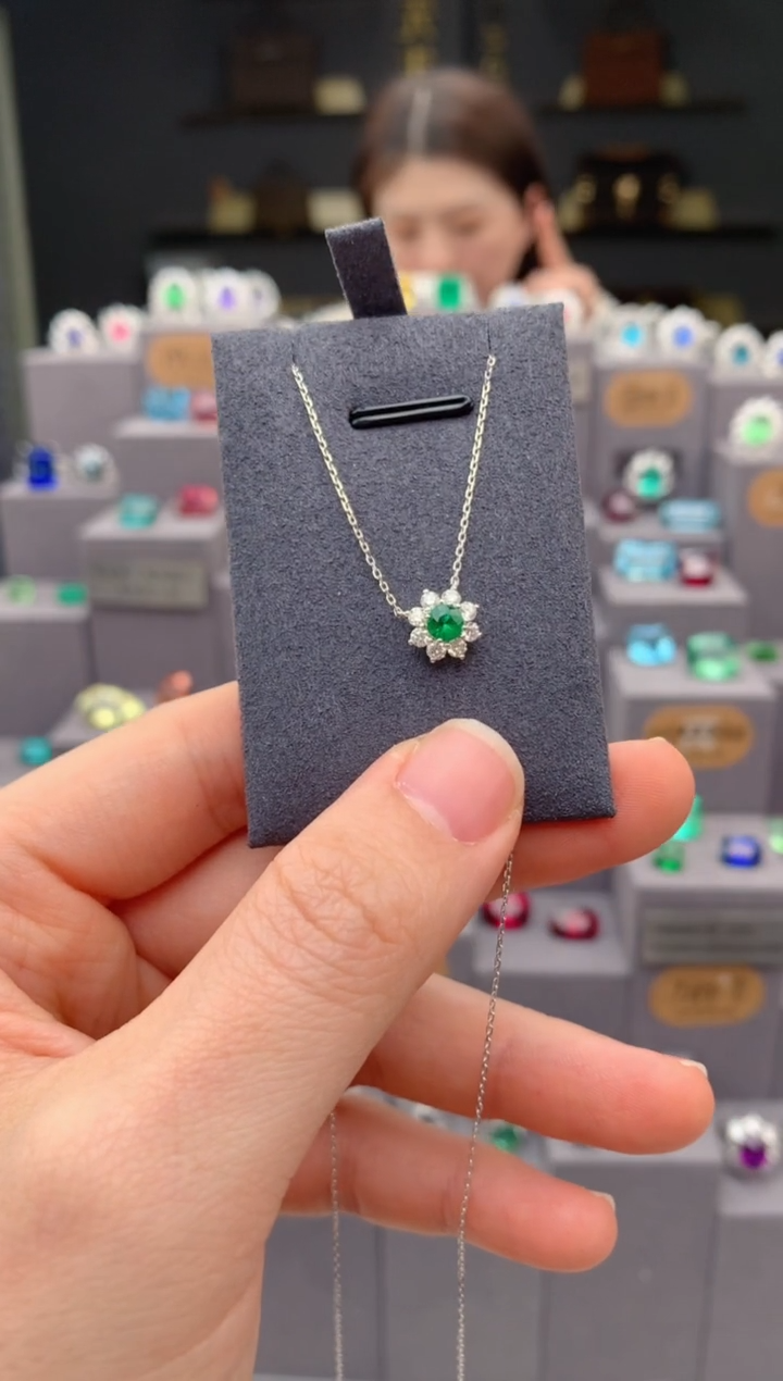 18K金镶嵌颈饰祖母绿19分祖母绿项链