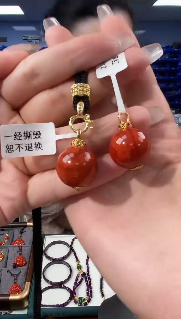 玛瑙/玉髓吊坠(赠链)18K金镶嵌多样性发货发其一