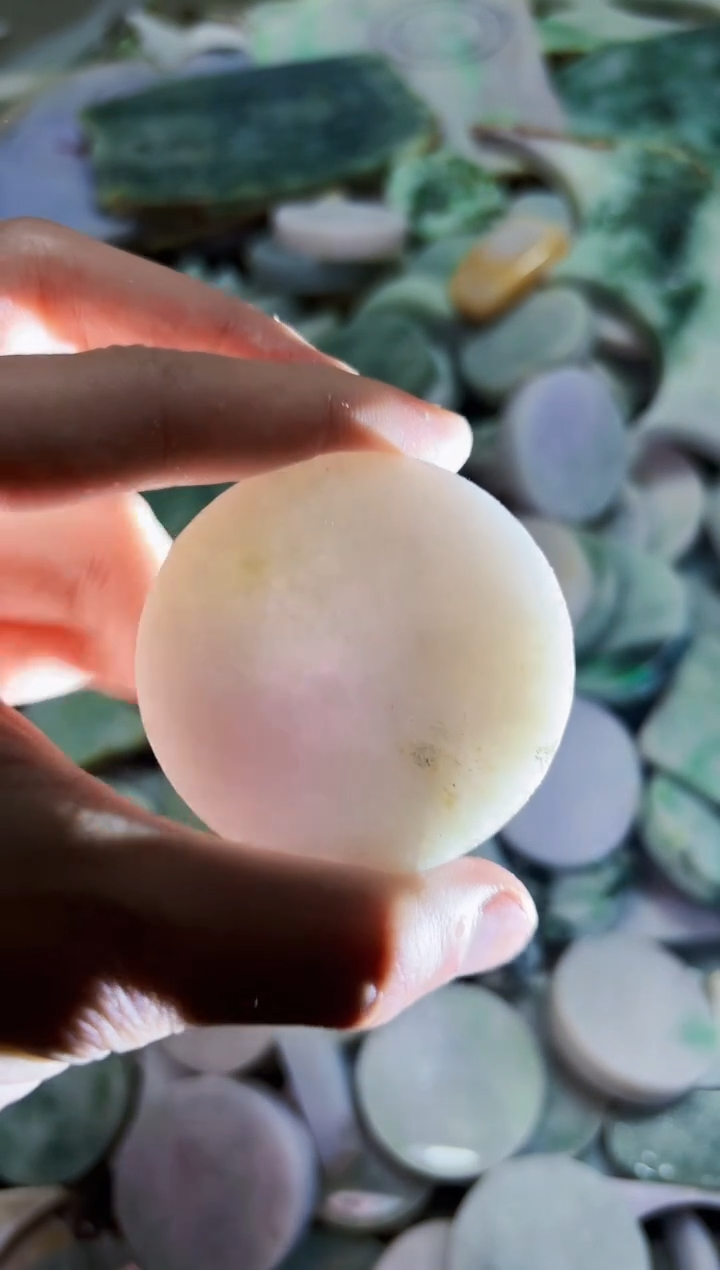 【闪购商品】翡翠颈饰未镶嵌A货吴玉1995