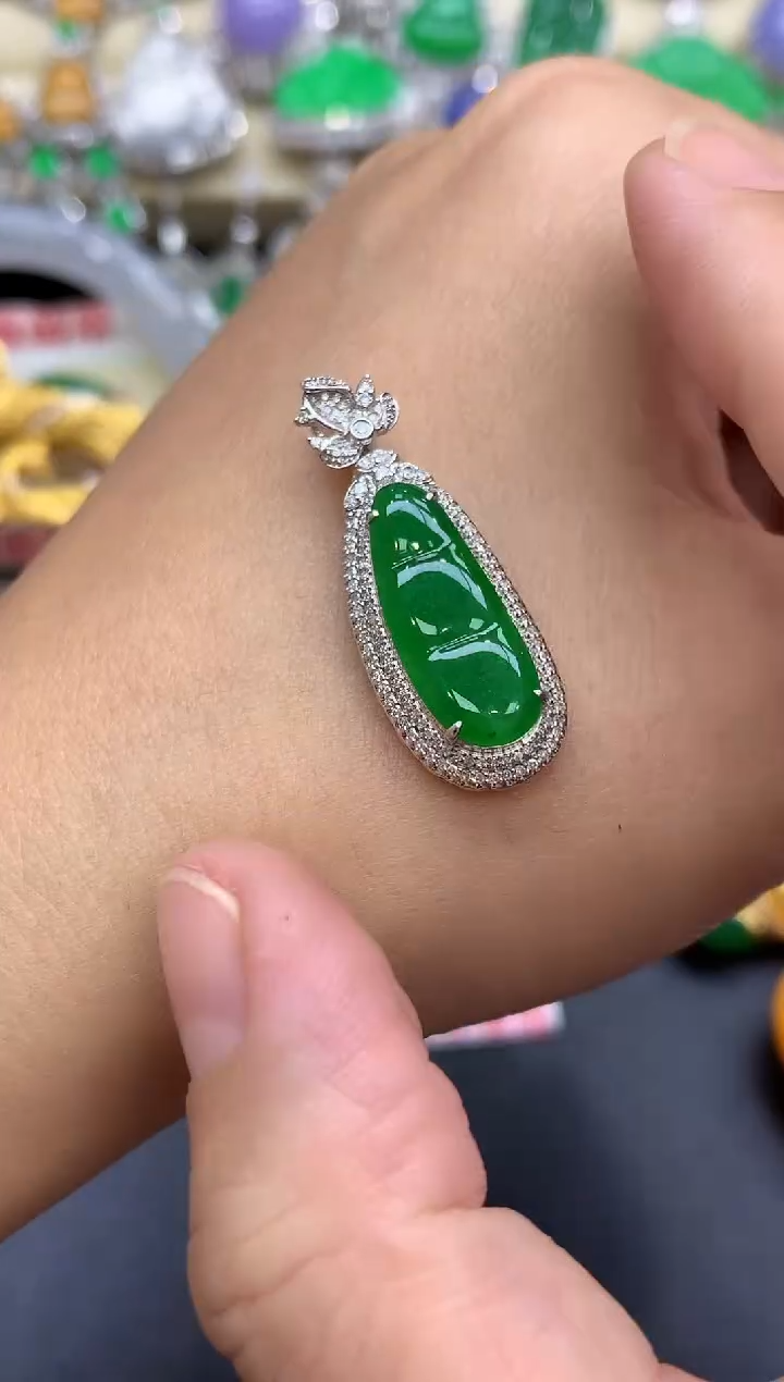 颈饰18K金镶嵌翡翠409-中国好珍宝