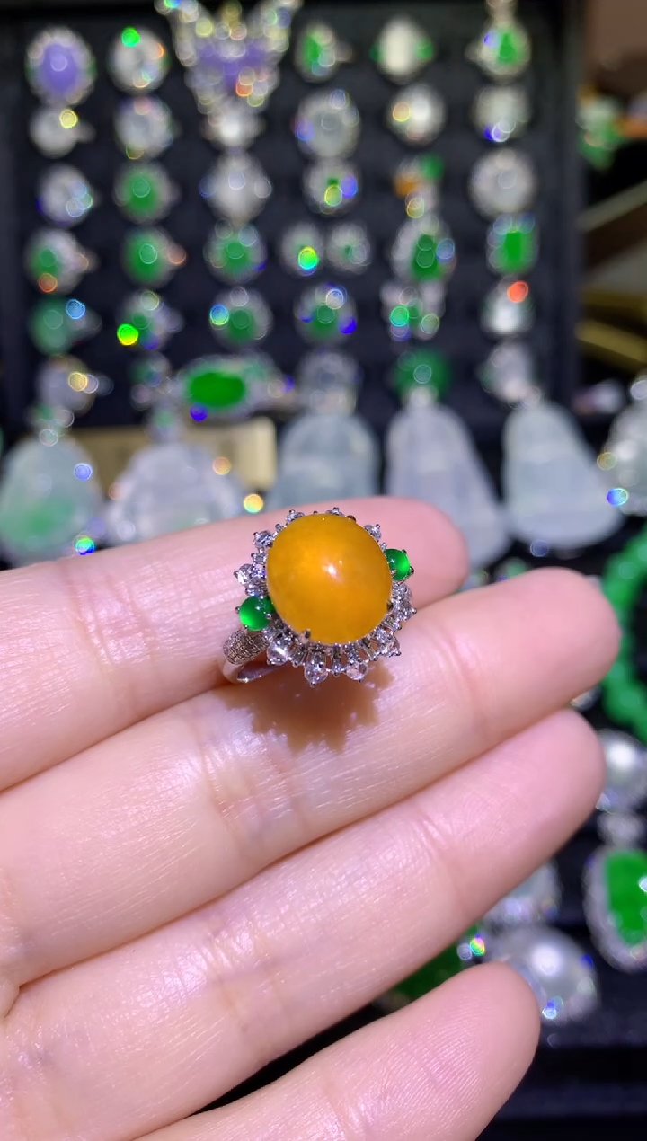 【闪购商品】翡翠戒指18K金镶嵌高冰黄翡蛋面