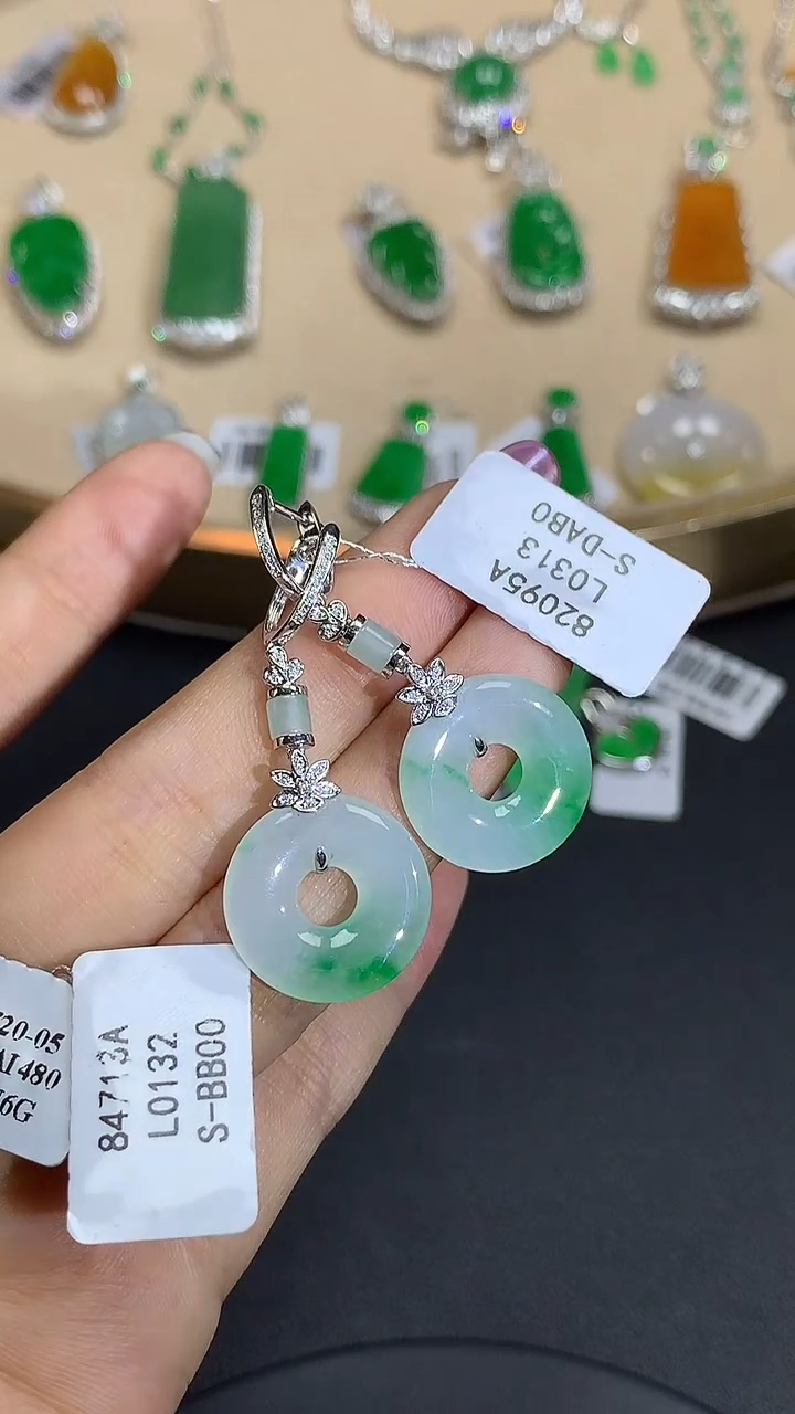 【闪购商品】翡翠吊坠(不含链)18K金镶嵌多样性发其一L0313