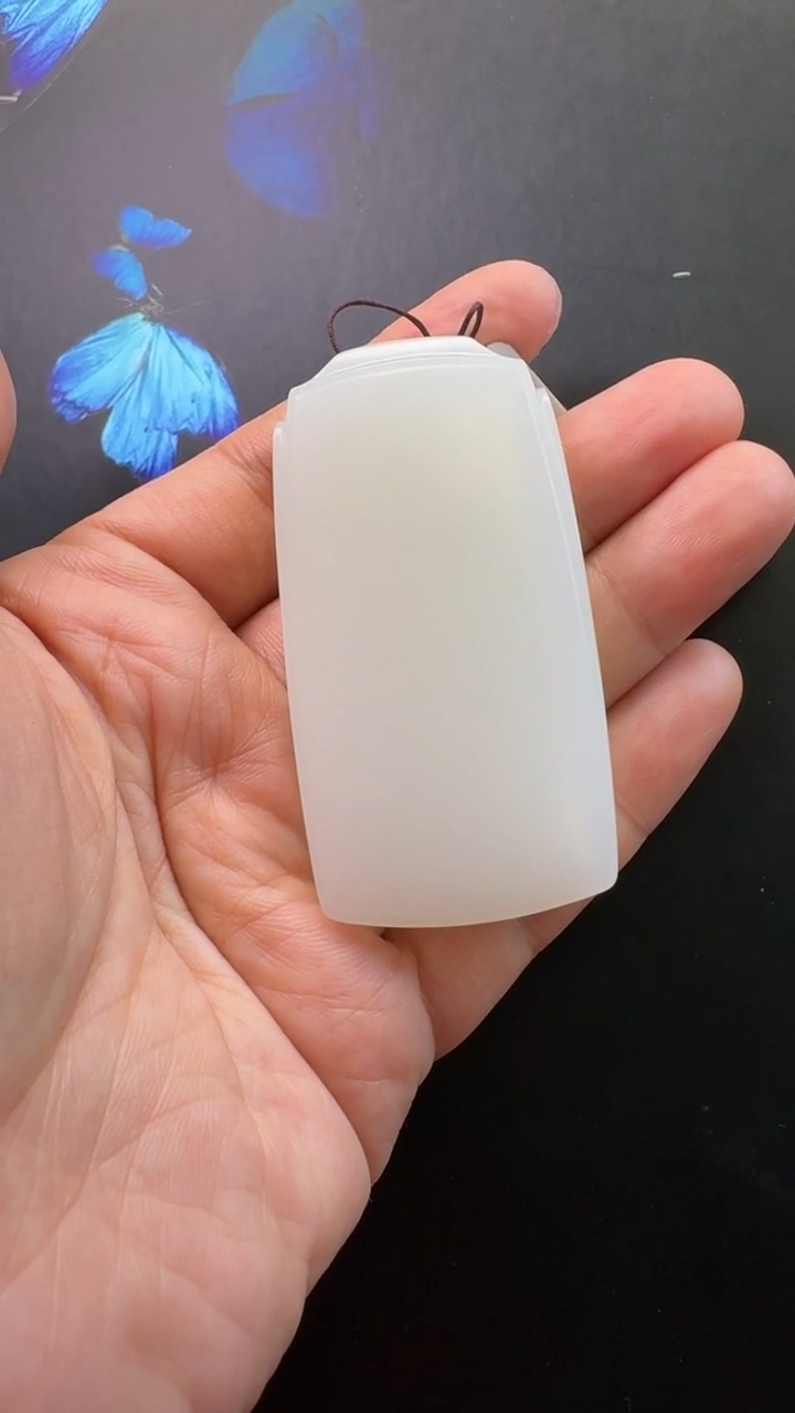 颈饰未镶嵌和田玉吊坠