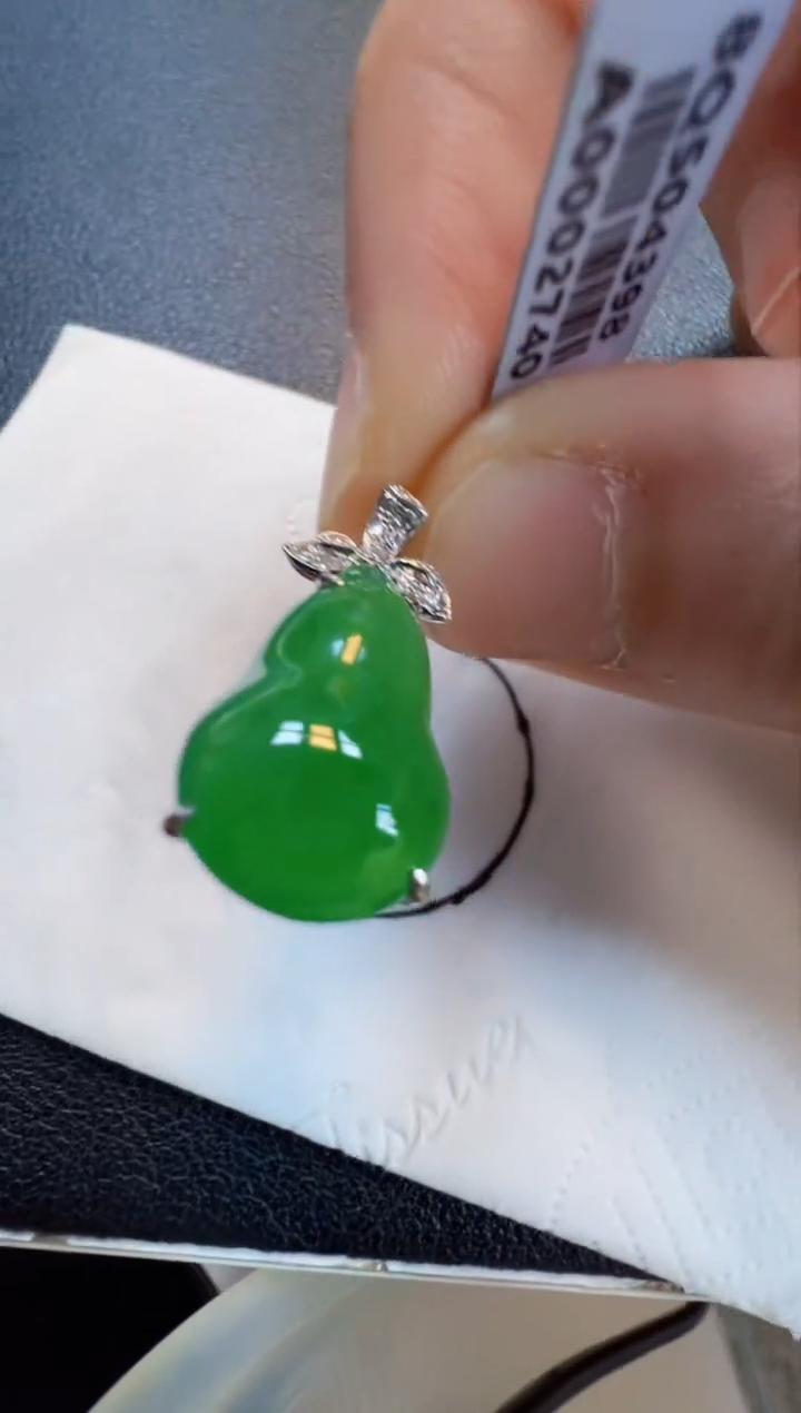 【闪购商品】翡翠吊坠(不含链)18K金镶嵌5800