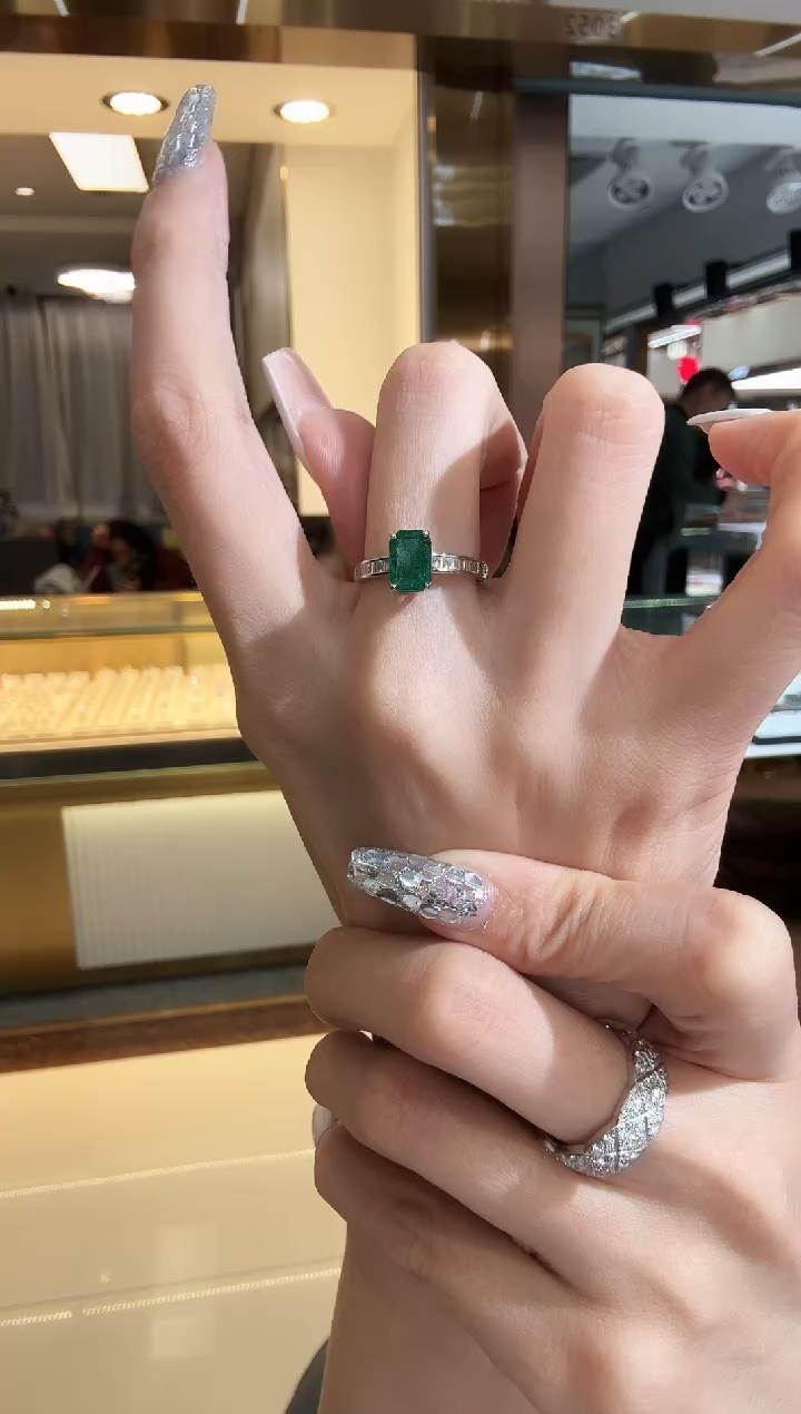 铂Pt950镶嵌戒指祖母绿1.70ct