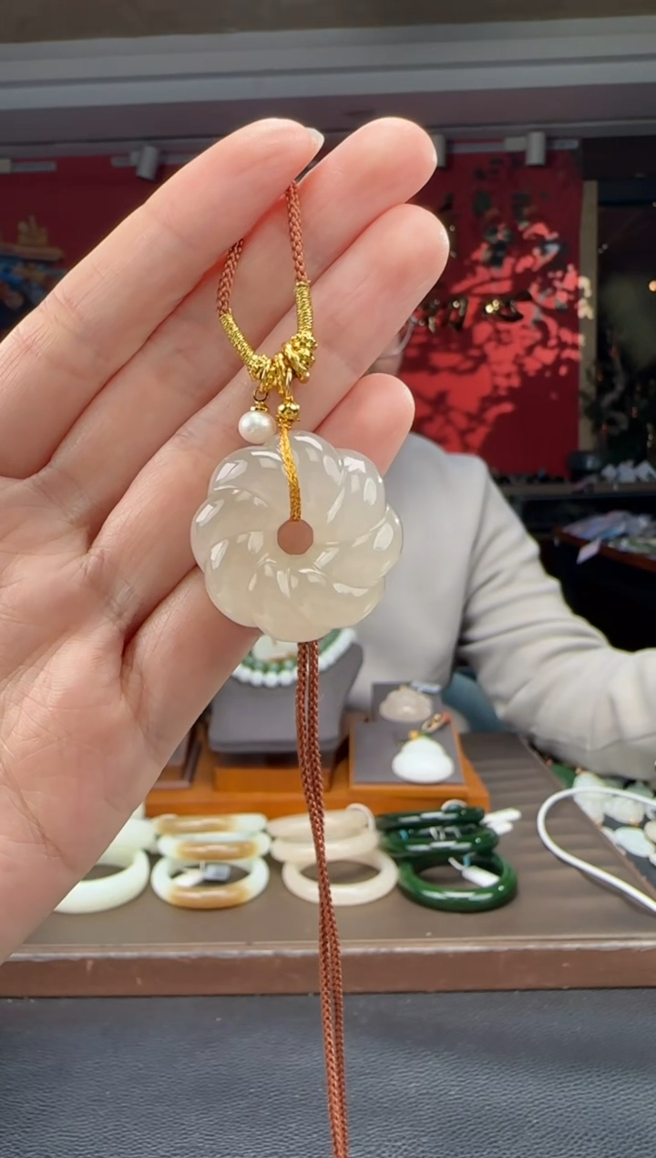 颈饰未镶嵌和田玉藕粉冰猫麻花平安扣