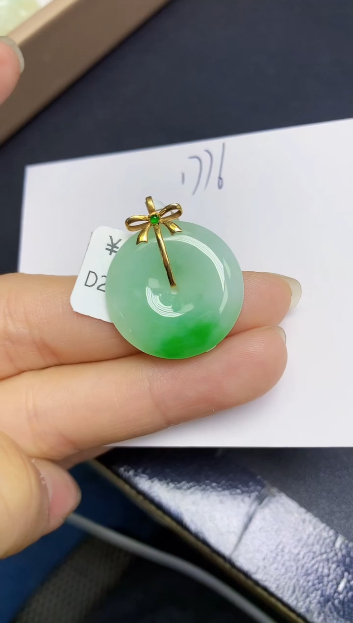 翡翠18K金镶嵌颈饰 天然翡翠A货