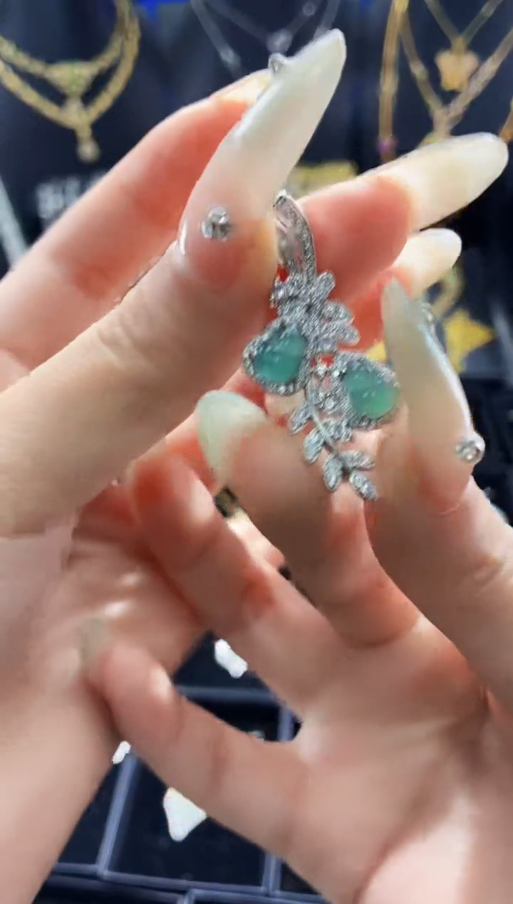 翡翠未镶嵌吊坠(不含链)天然翡翠a货 多样性发其一