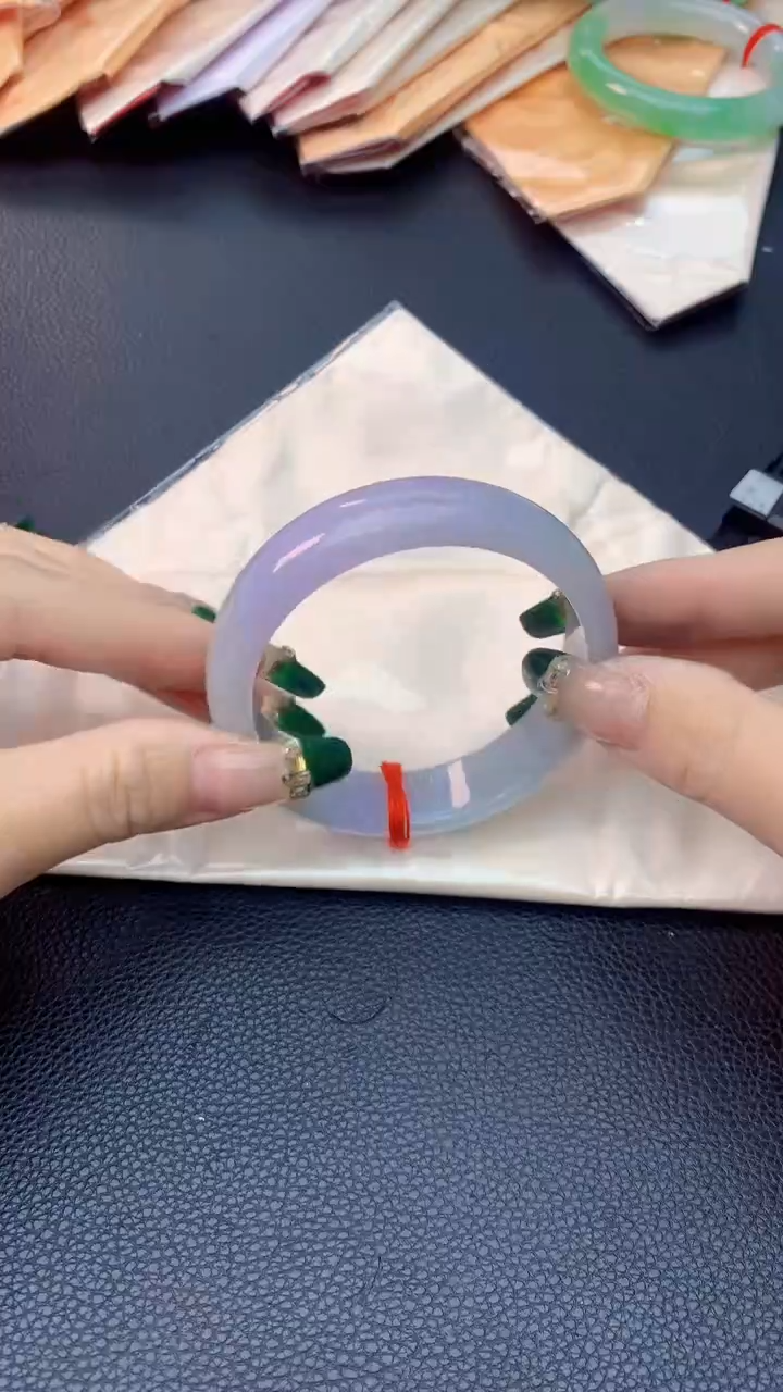 翡翠手镯未镶嵌0097468608