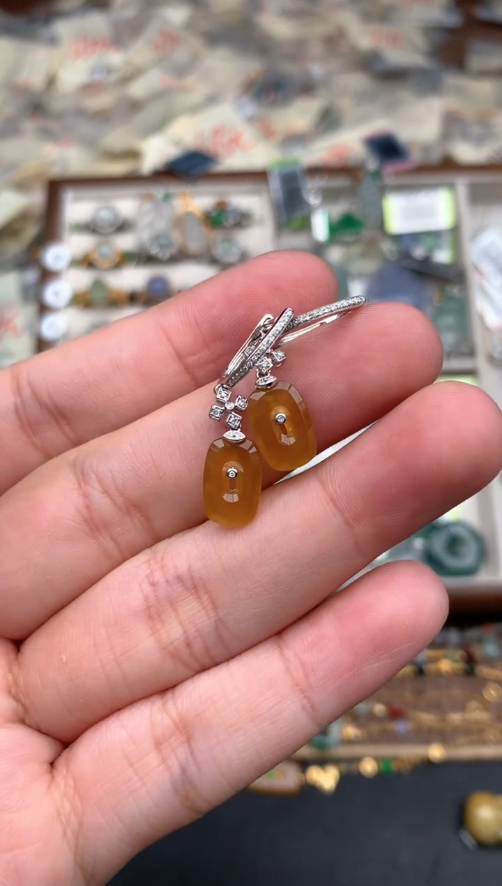 18K金镶嵌挂件翡翠一