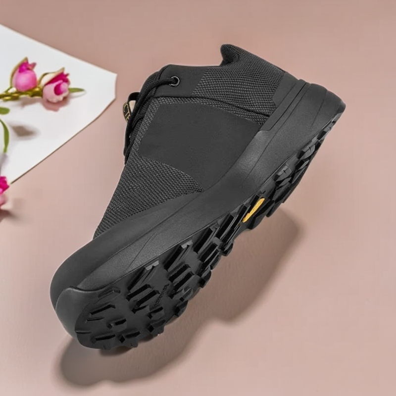 冬季防水男士刺绣户外徒步鞋