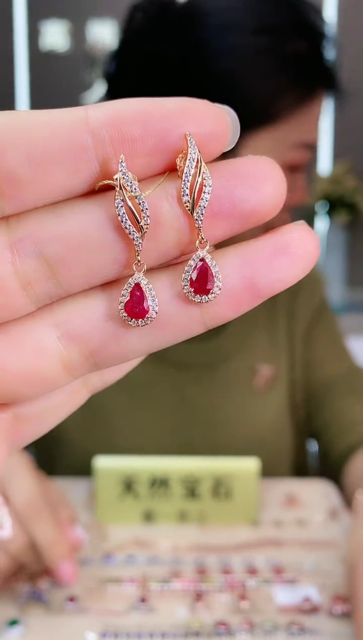 【闪购商品】红宝石耳饰银S925镶嵌耳饰