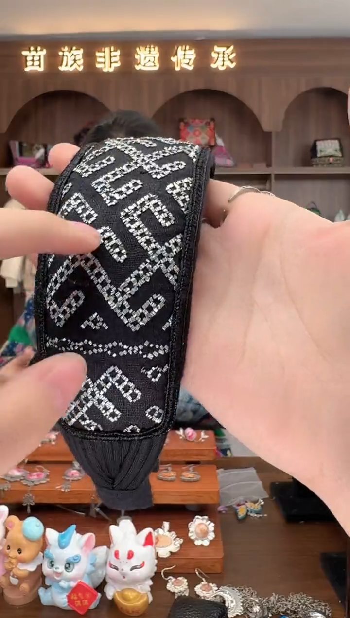 【闪购商品】织绣扶光苗绣传承L17