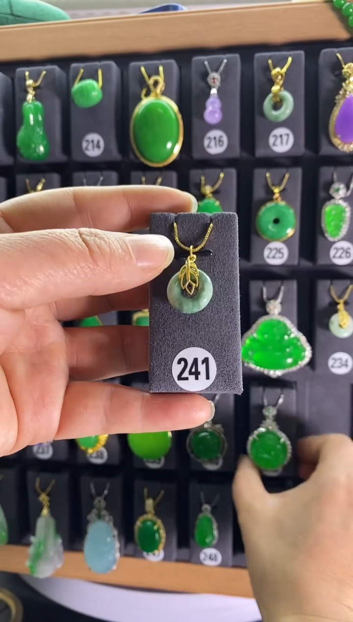 【闪购商品】翡翠耳饰银S925镶嵌241...