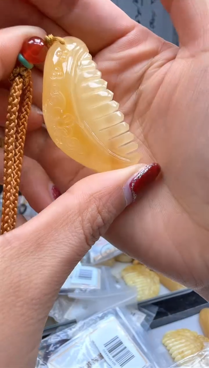 【闪购商品】琥珀裸石未镶嵌挂坠