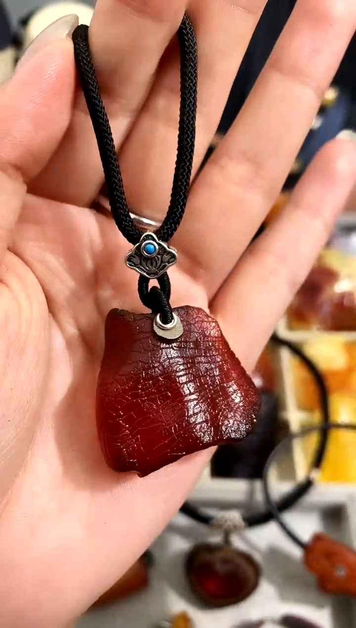 未镶嵌琥珀裸石似玉