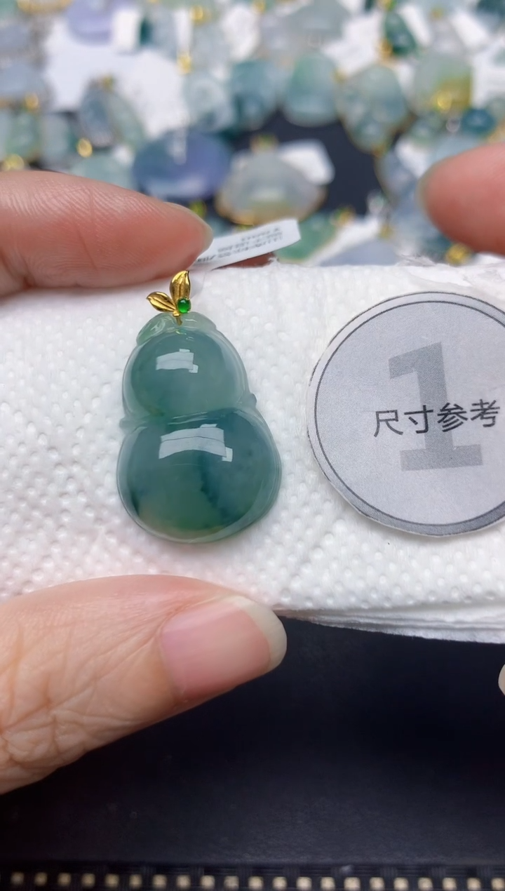 颈饰18K金镶嵌翡翠天然翡翠A货