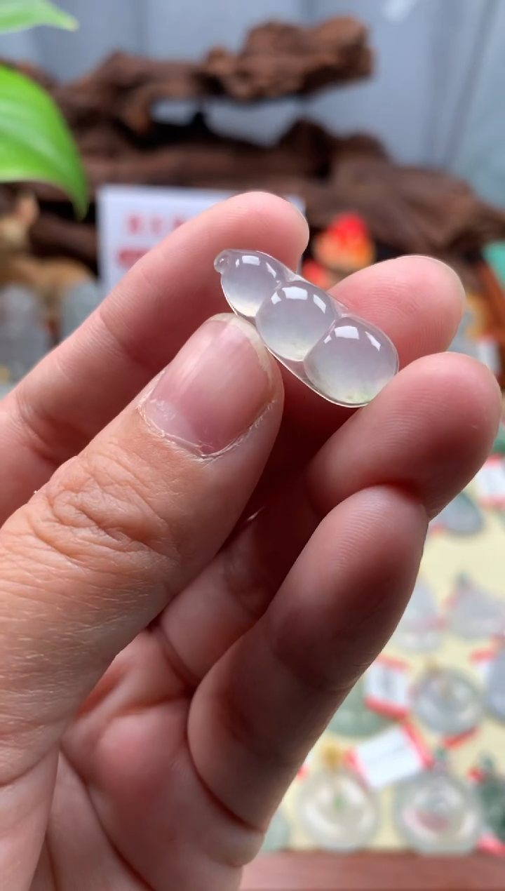【闪购商品】翡翠颈饰未镶嵌豆子