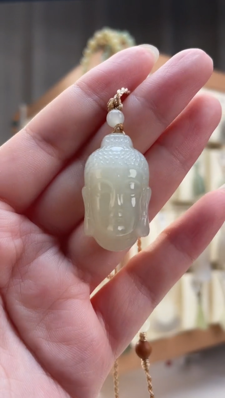 颈饰未镶嵌和田玉32.5*19*11.2毫米青海料晴水色佛头（有水线）