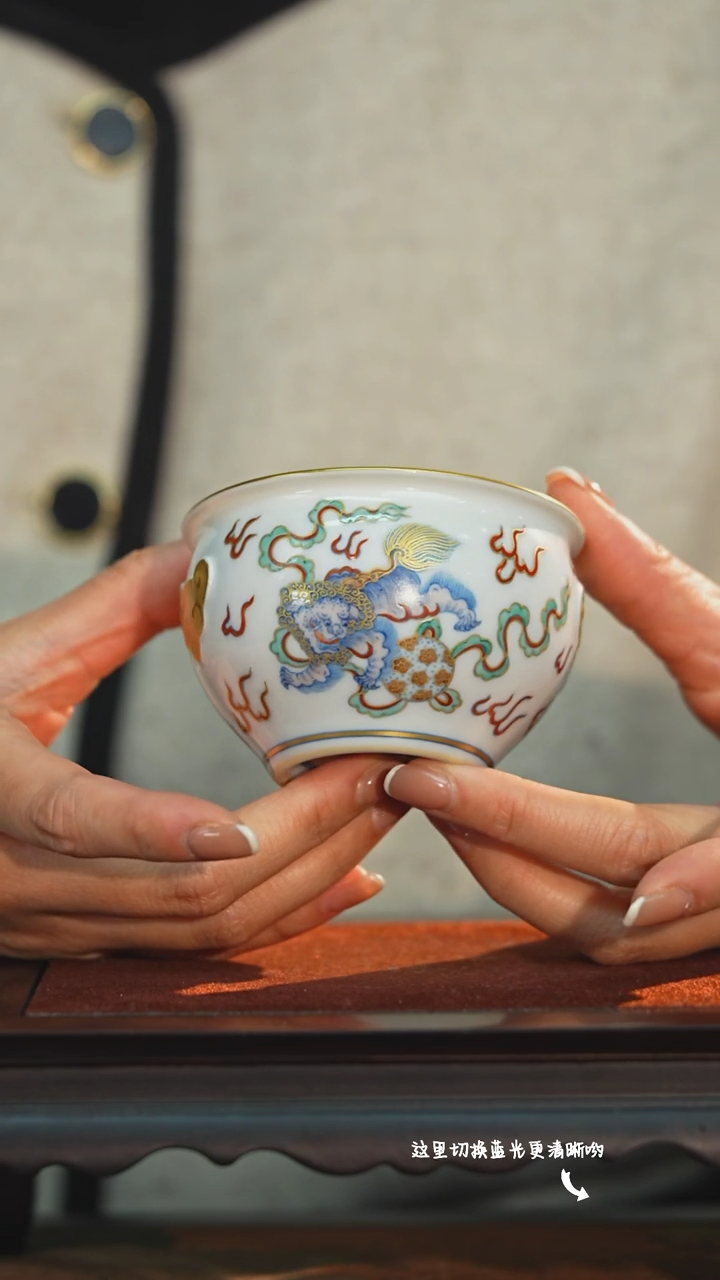 【闪购商品】馆藏级斗彩女将军—涂杏花大师