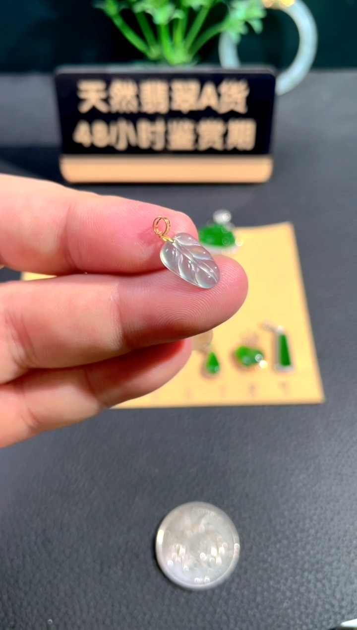 颈饰18K金镶嵌翡翠翡翠