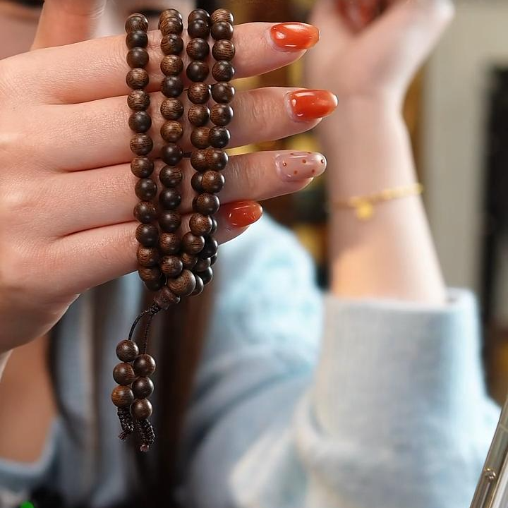 沉香蚁王--0.7树心油白奇楠长串