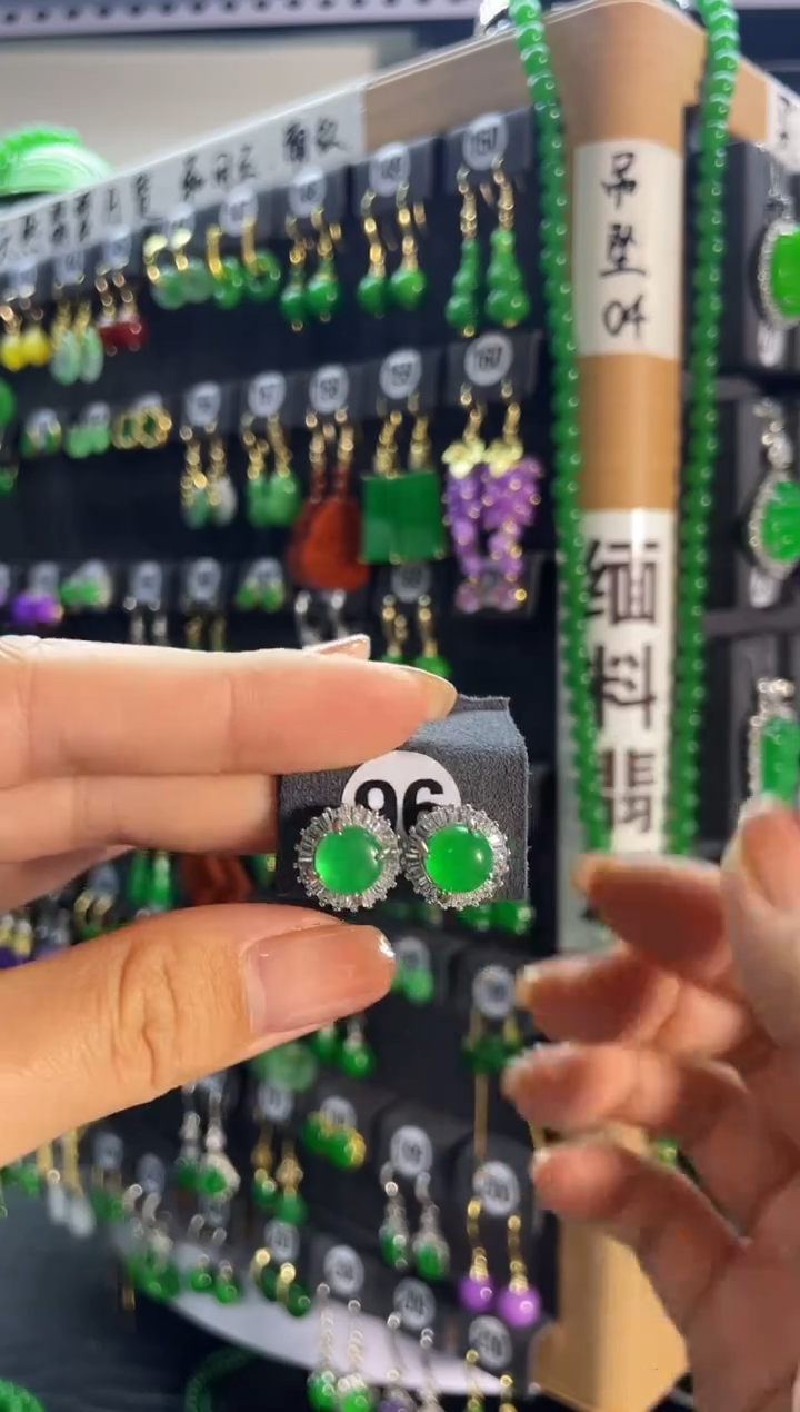 【闪购商品】翡翠耳饰银S925镶嵌96...
