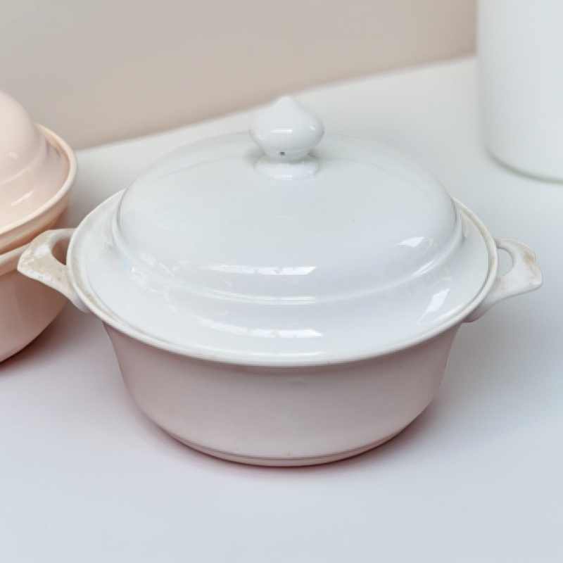 景德镇陶瓷纯白带盖双耳宫廷煲