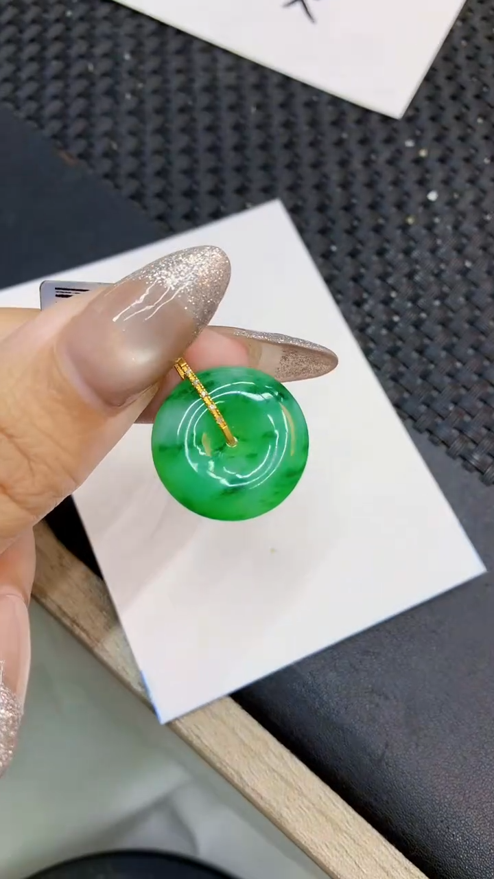 颈饰18K金镶嵌翡翠1