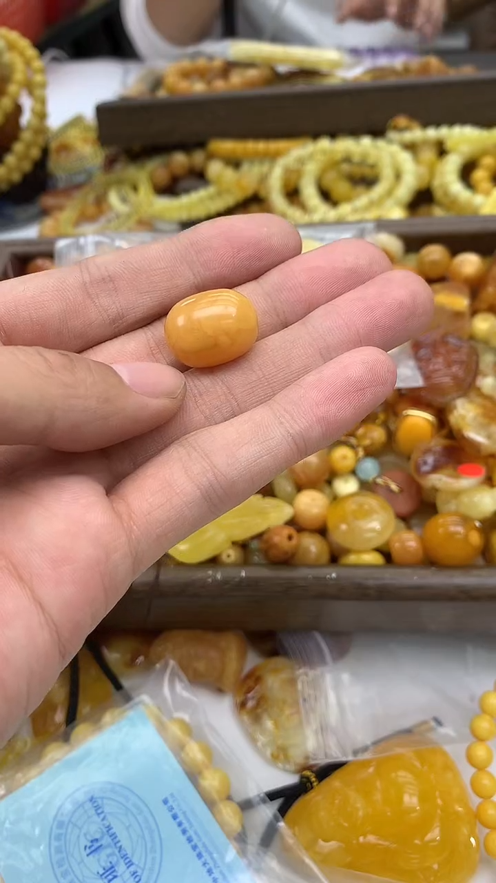 裸石琥珀未镶嵌单珠