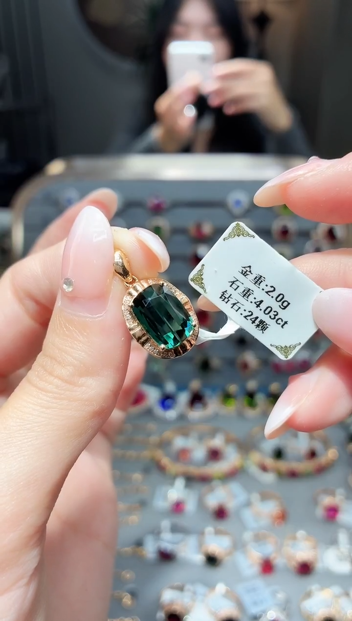 颈饰18K金镶嵌碧玺4.03ct