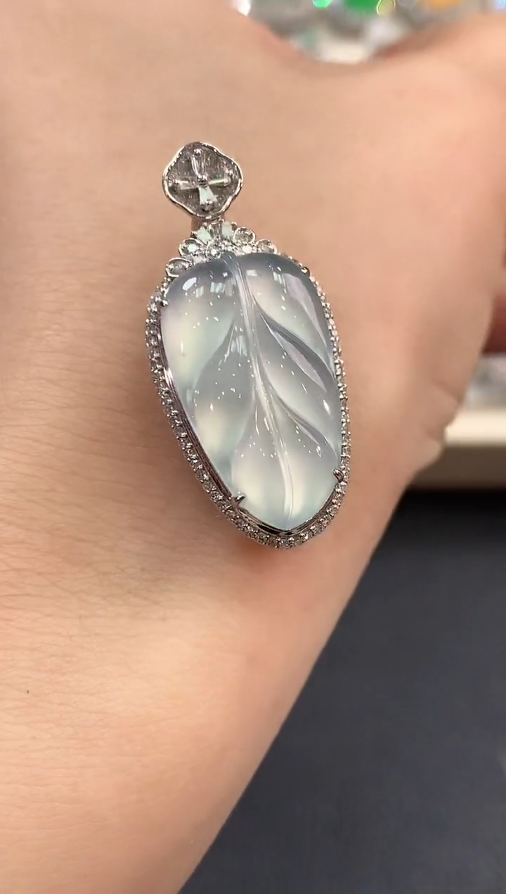 【闪购商品】翡翠吊坠(不含链)18K金镶嵌C77