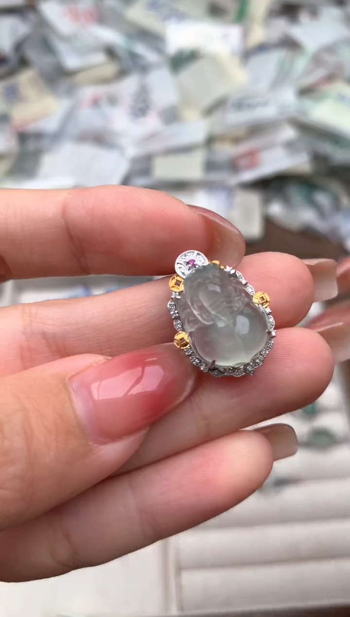 18K金镶嵌挂件翡翠一