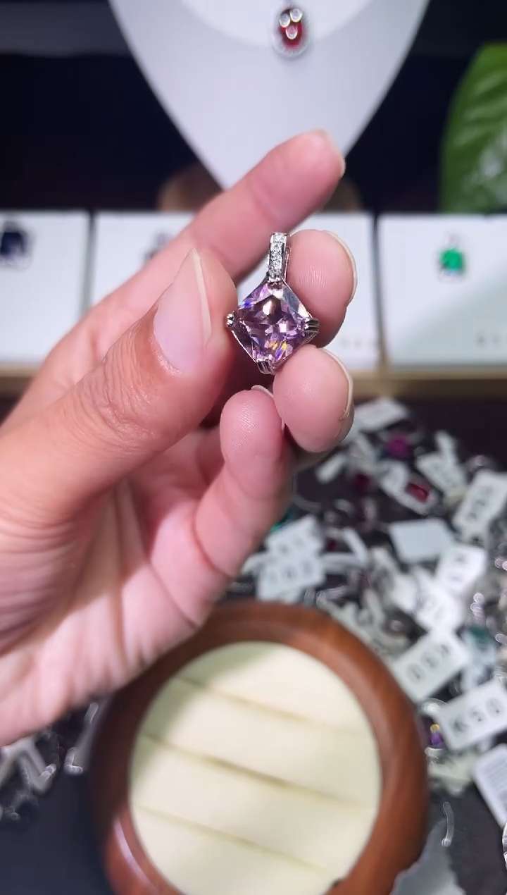 合金颈饰合成钻石干枯玫瑰吊坠