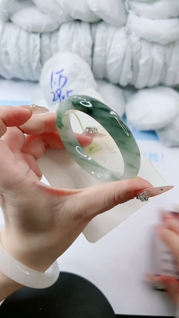 【闪购商品】石英质玉手镯未镶嵌多样性发货V446