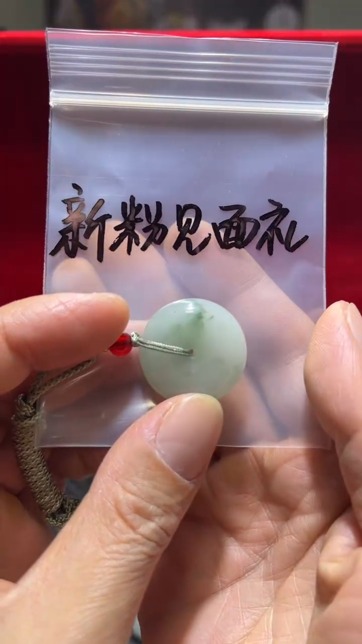 颈饰未镶嵌石英质玉倚**月吊坠