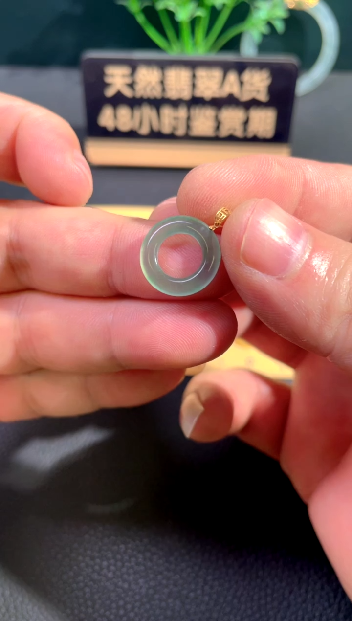 颈饰18K金镶嵌翡翠翡翠