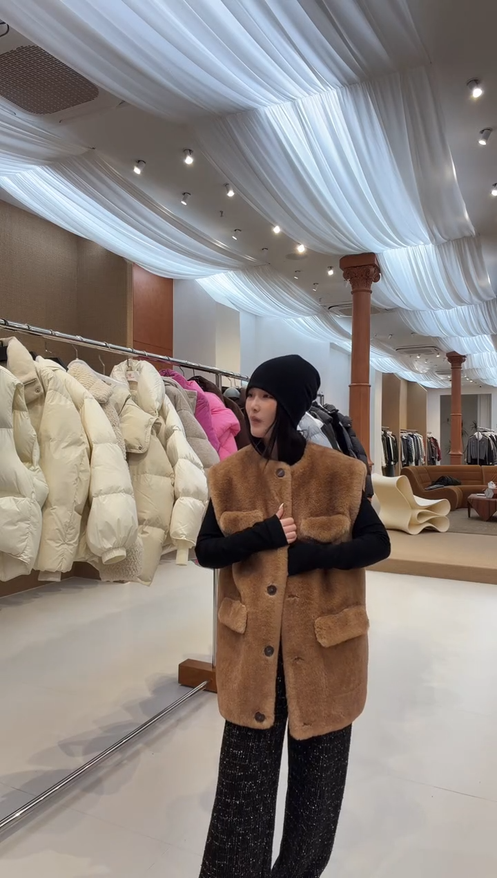 进口环保毛马甲焦糖色