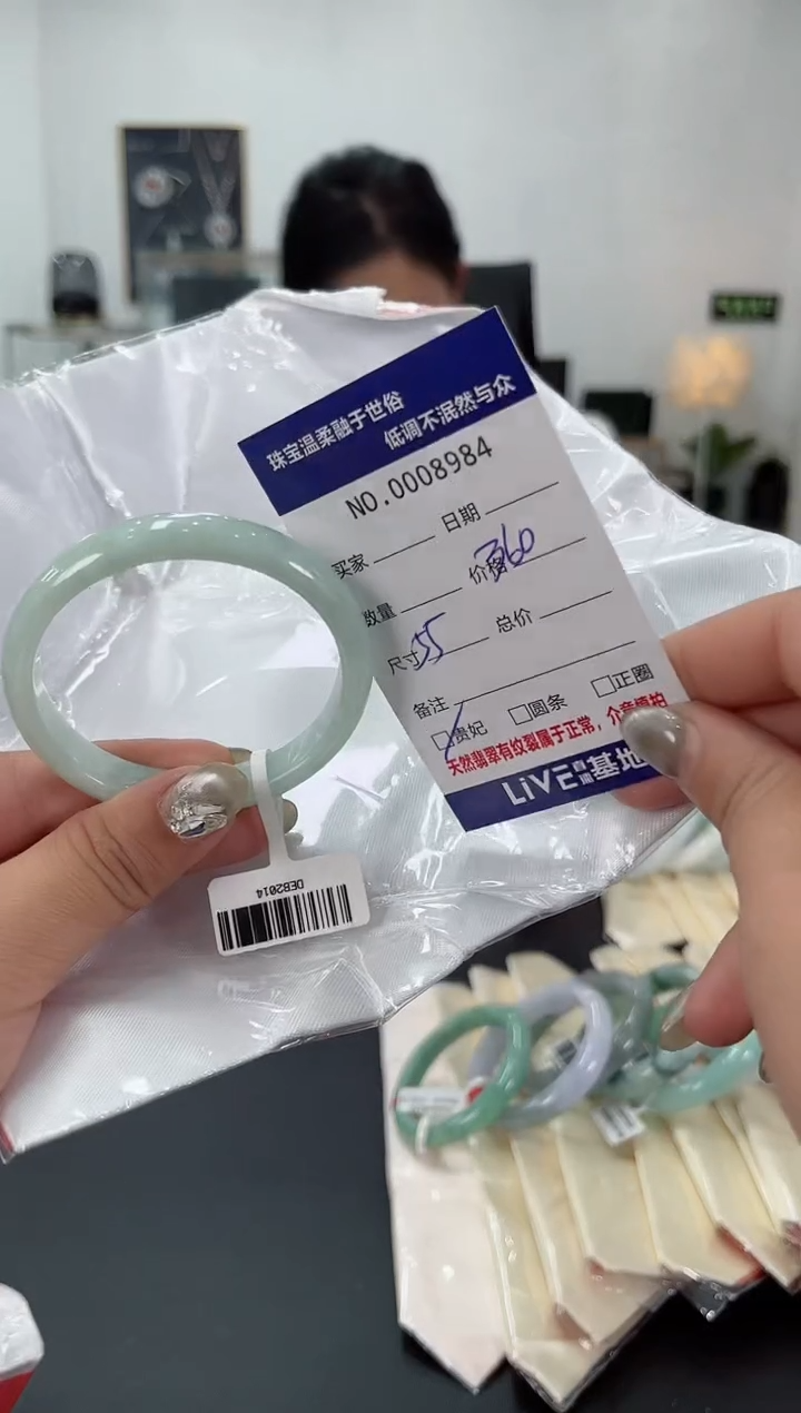 【闪购商品】翡翠手镯未镶嵌天然翡翠A货